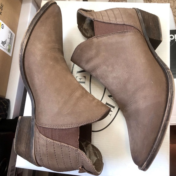 Steve Madden Ayce Chelsea Boot - Picture 5 of 8